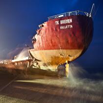 Déconstruction du cargo TK Bremen à Erdeven © Guillaume Plisson / Plisson La Trinité / AA33369 - Nos reportages photos - Transport maritime