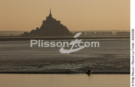 Mont-Saint-Michel bay tidal bore - © Philip Plisson / Plisson La Trinité / AA33398 - Photo Galleries - Nautical sports