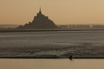 Mont-Saint-Michel bay tidal bore © Philip Plisson / Plisson La Trinité / AA33398 - Photo Galleries - Normandie
