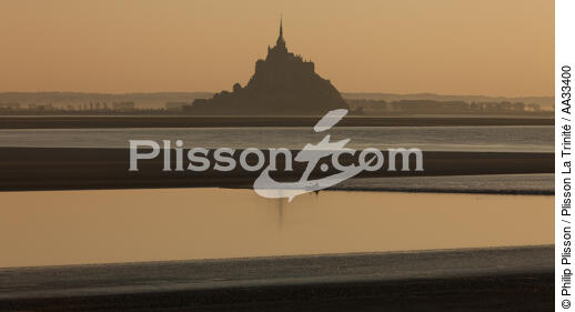 Mont-Saint-Michel bay tidal bore - © Philip Plisson / Plisson La Trinité / AA33400 - Photo Galleries - Mont-Saint-Michel