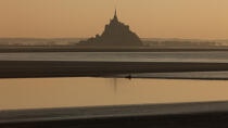 Mont-Saint-Michel bay tidal bore © Philip Plisson / Plisson La Trinité / AA33400 - Photo Galleries - Manche [The]