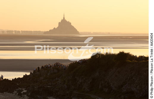 Mont-Saint-Michel bay tidal bore - © Philip Plisson / Plisson La Trinité / AA33404 - Photo Galleries - Tidal bore