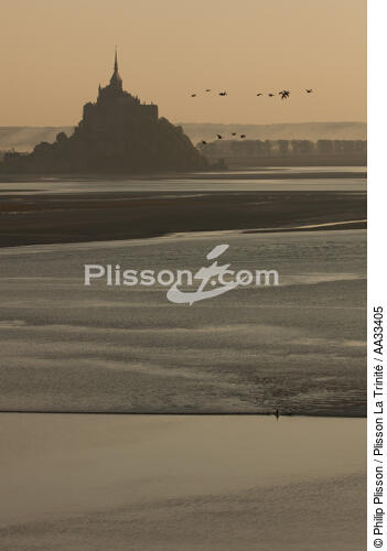 Mont-Saint-Michel bay tidal bore - © Philip Plisson / Plisson La Trinité / AA33405 - Photo Galleries - Nautical sports