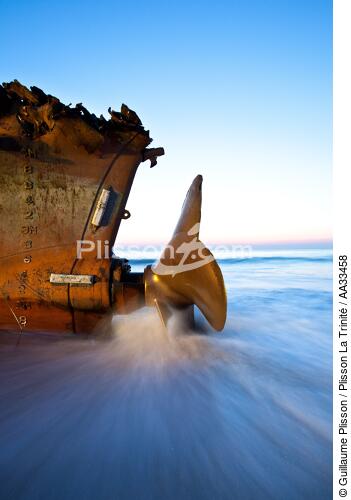 Fin du chantier de déconstruction du cargo TK Bremen sur la plage d'Erdeven - © Guillaume Plisson / Plisson La Trinité / AA33458 - Nos reportages photos - Hélice