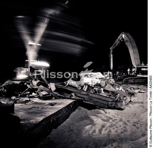Fin du chantier de déconstruction du cargo TK Bremen sur la plage d'Erdeven - © Guillaume Plisson / Plisson La Trinité / AA33465 - Nos reportages photos - Pollution