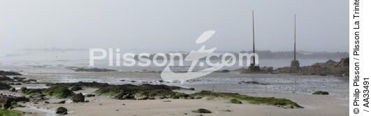 Kervilen beach on Trinité sur mer - © Philip Plisson / Plisson La Trinité / AA33491 - Photo Galleries - Mist