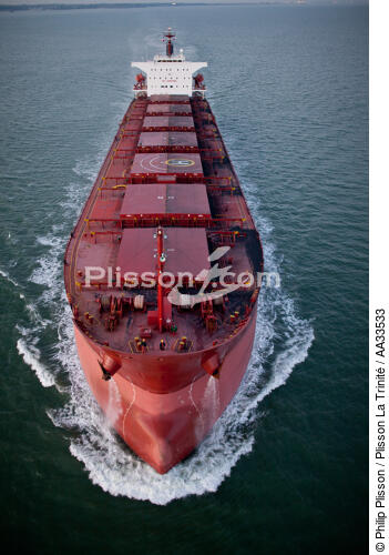 Cargo en sortie de Loire - © Philip Plisson / Plisson La Trinité / AA33533 - Nos reportages photos - Elément d'un bateau