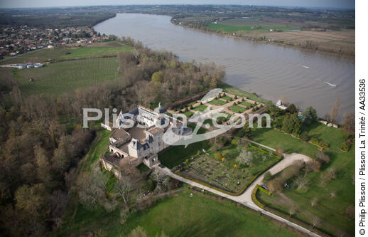 Château de Vayres sur la Dordogne - © Philip Plisson / Plisson La Trinité / AA33536 - Nos reportages photos - Hydrologie