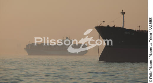 Baie de Gibraltar, Algésiras - © Philip Plisson / Plisson La Trinité / AA33555 - Nos reportages photos - Brume