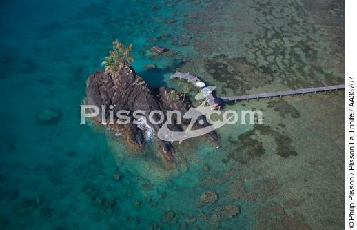 L'île Sainte-Marie - © Philip Plisson / Plisson La Trinité / AA33767 - Nos reportages photos - Ponton