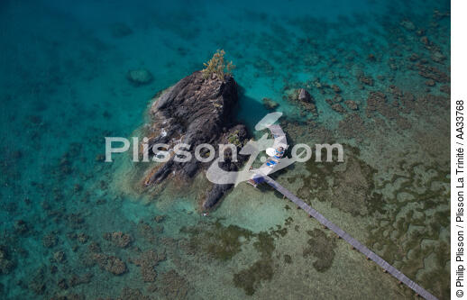 L'île Sainte-Marie - © Philip Plisson / Plisson La Trinité / AA33768 - Nos reportages photos - Ponton