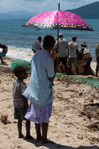 Senne sur la plage de Moroantsetra © Philip Plisson / Plisson La Trinité / AA33876 - Nos reportages photos - Pêche à la senne