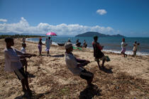 Senne sur la plage de Moroantsetra © Philip Plisson / Plisson La Trinité / AA33882 - Nos reportages photos - Pêche