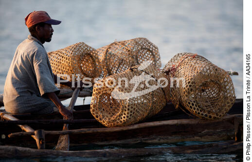 Nosy-Be - © Philip Plisson / Plisson La Trinité / AA34165 - Photo Galleries - Lobster pot