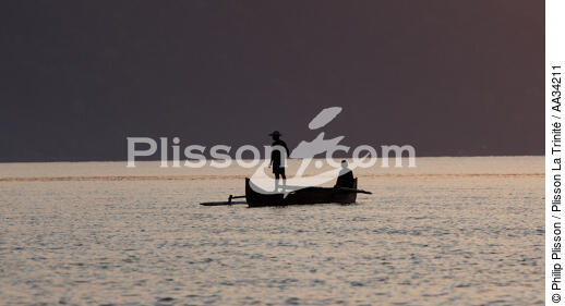 Nosy-Be - © Philip Plisson / Plisson La Trinité / AA34211 - Nos reportages photos - Pêche côtière