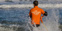 The lifeguards on the beach in Gironde © Philip Plisson / Plisson La Trinité / AA35045 - Photo Galleries - Lifeboat society