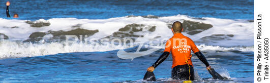 Les nageurs-sauveteurs sur une plage en Gironde - © Philip Plisson / Plisson La Trinité / AA35050 - Nos reportages photos - Métier