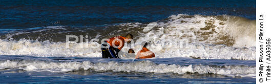 The lifeguards on the beach in Gironde - © Philip Plisson / Plisson La Trinité / AA35056 - Photo Galleries - Lifeboat society