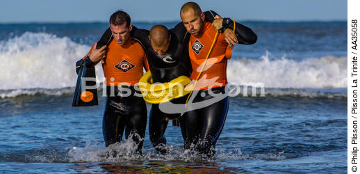 Les nageurs-sauveteurs sur une plage en Gironde - © Philip Plisson / Plisson La Trinité / AA35058 - Nos reportages photos - Sauveteur en mer