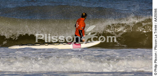 The lifeguards on the beach in Gironde - © Philip Plisson / Plisson La Trinité / AA35066 - Photo Galleries - Lifeboat society
