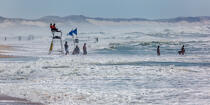 Les nageurs-sauveteurs sur une plage en Gironde © Philip Plisson / Plisson La Trinité / AA35076 - Nos reportages photos - Les nageurs-sauveteurs des côtes françaises