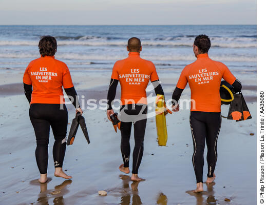Les nageurs-sauveteurs sur une plage en Gironde - © Philip Plisson / Plisson La Trinité / AA35080 - Nos reportages photos - Personnage
