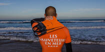 Les nageurs-sauveteurs sur une plage en Gironde © Philip Plisson / Plisson La Trinité / AA35082 - Nos reportages photos - Métier