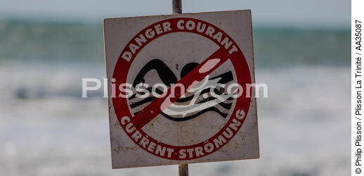 Les nageurs-sauveteurs sur une plage en Gironde - © Philip Plisson / Plisson La Trinité / AA35087 - Nos reportages photos - SNSM