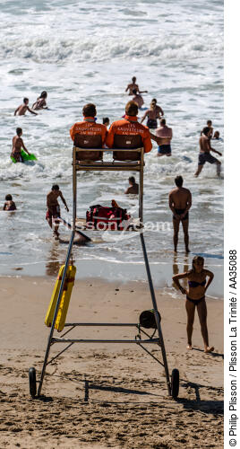 The lifeguards on the beach in Gironde - © Philip Plisson / Plisson La Trinité / AA35088 - Photo Galleries - Lifeboat society