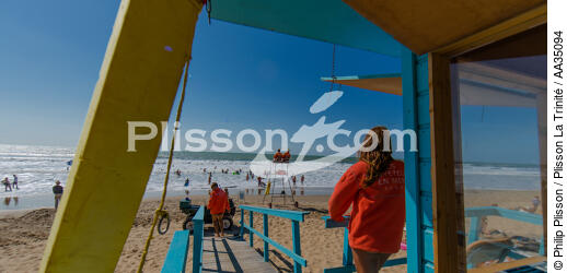 The lifeguards on the beach in Gironde - © Philip Plisson / Plisson La Trinité / AA35094 - Photo Galleries - Lifeboat society
