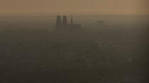 Orléans dans la brume © Philip Plisson / Plisson La Trinité / AA35139 - Nos reportages photos - Ciel