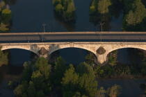 Loiret view of the sky © Philip Plisson / Plisson La Trinité / AA35147 - Photo Galleries - Bridge