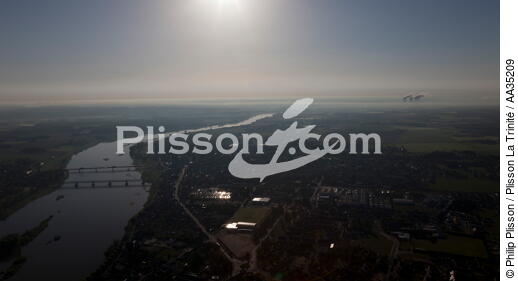 Sully-sur-Loire - © Philip Plisson / Plisson La Trinité / AA35209 - Photo Galleries - Le Loiret vue du ciel