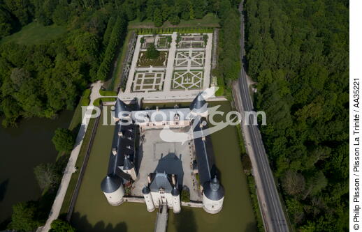 Le château de Chamerolles - © Philip Plisson / Plisson La Trinité / AA35221 - Nos reportages photos - Ville (45)