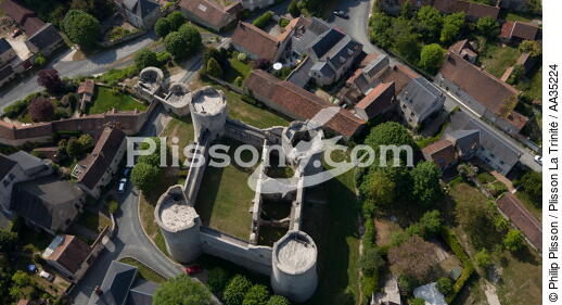 Yèvre le Chatel castle - © Philip Plisson / Plisson La Trinité / AA35224 - Photo Galleries - Yèvre le Chatel