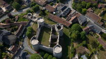 Le château fort d'Yèvre le Chatel © Philip Plisson / Plisson La Trinité / AA35224 - Nos reportages photos - Centre