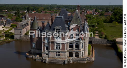 La Bussière castle - © Philip Plisson / Plisson La Trinité / AA35233 - Photo Galleries - Town (45)