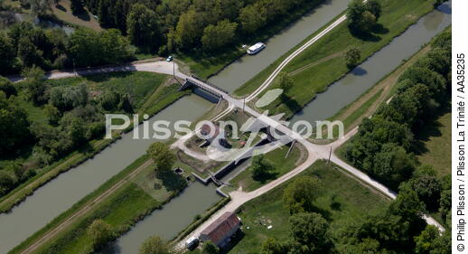 Le Loiret vue du ciel - © Philip Plisson / Plisson La Trinité / AA35235 - Nos reportages photos - Centre