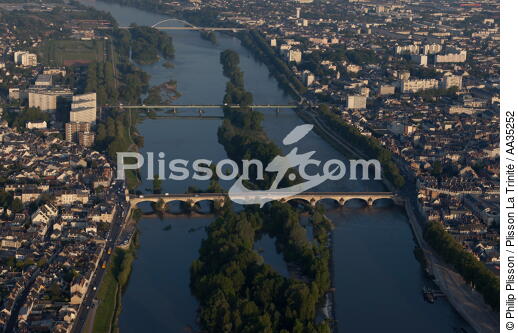 Orléans vue du ciel - © Philip Plisson / Plisson La Trinité / AA35252 - Nos reportages photos - Ville (45)