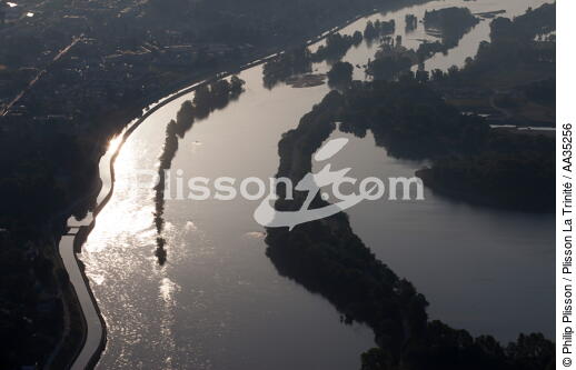 Le Loiret vue du ciel - © Philip Plisson / Plisson La Trinité / AA35256 - Nos reportages photos - Orléans