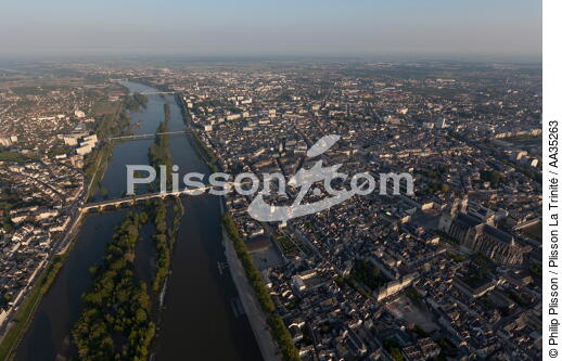 Orléans view of the sky - © Philip Plisson / Plisson La Trinité / AA35263 - Photo Galleries - Le Loiret vue du ciel