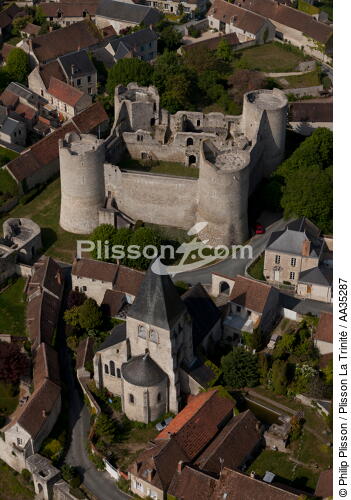 Le château fort d'Yèvre-le-Chatel - © Philip Plisson / Plisson La Trinité / AA35287 - Nos reportages photos - Château