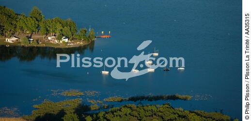 L'étang du Puits à Cerdon - © Philip Plisson / Plisson La Trinité / AA35315 - Nos reportages photos - Etang