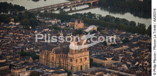 Orléans view of the sky - © Philip Plisson / Plisson La Trinité / AA35316 - Photo Galleries - Cathedral