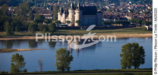 Sully sur Loire castle - © Philip Plisson / Plisson La Trinité / AA35320 - Photo Galleries - Castle