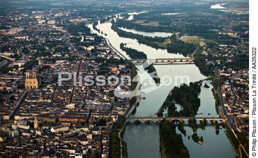 Orléans view of the sky - © Philip Plisson / Plisson La Trinité / AA35322 - Photo Galleries - Religious monument