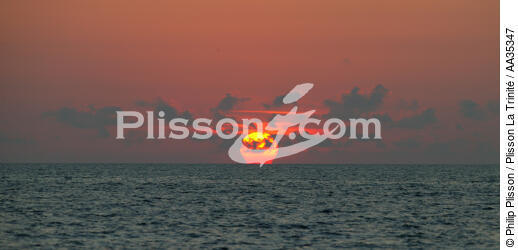 coucher de soleil - © Philip Plisson / Plisson La Trinité / AA35347 - Nos reportages photos - Lumière
