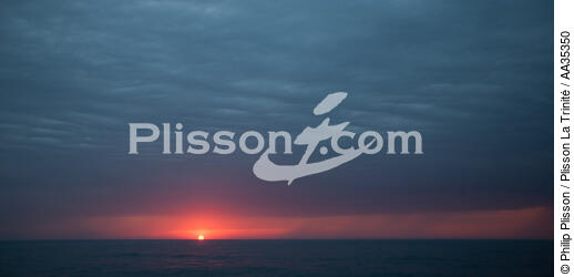 sunset - © Philip Plisson / Plisson La Trinité / AA35350 - Photo Galleries - Light