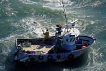 Inshore fishing © Philip Plisson / Plisson La Trinité / AA35419 - Photo Galleries - Inshore fishing
