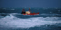 Inshore fishing © Philip Plisson / Plisson La Trinité / AA35424 - Photo Galleries - Rough seas